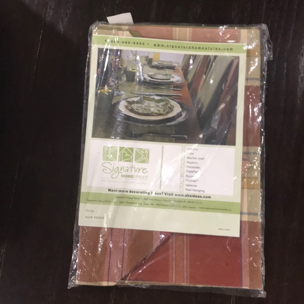 Signature HomeStyles tablerunner NIP